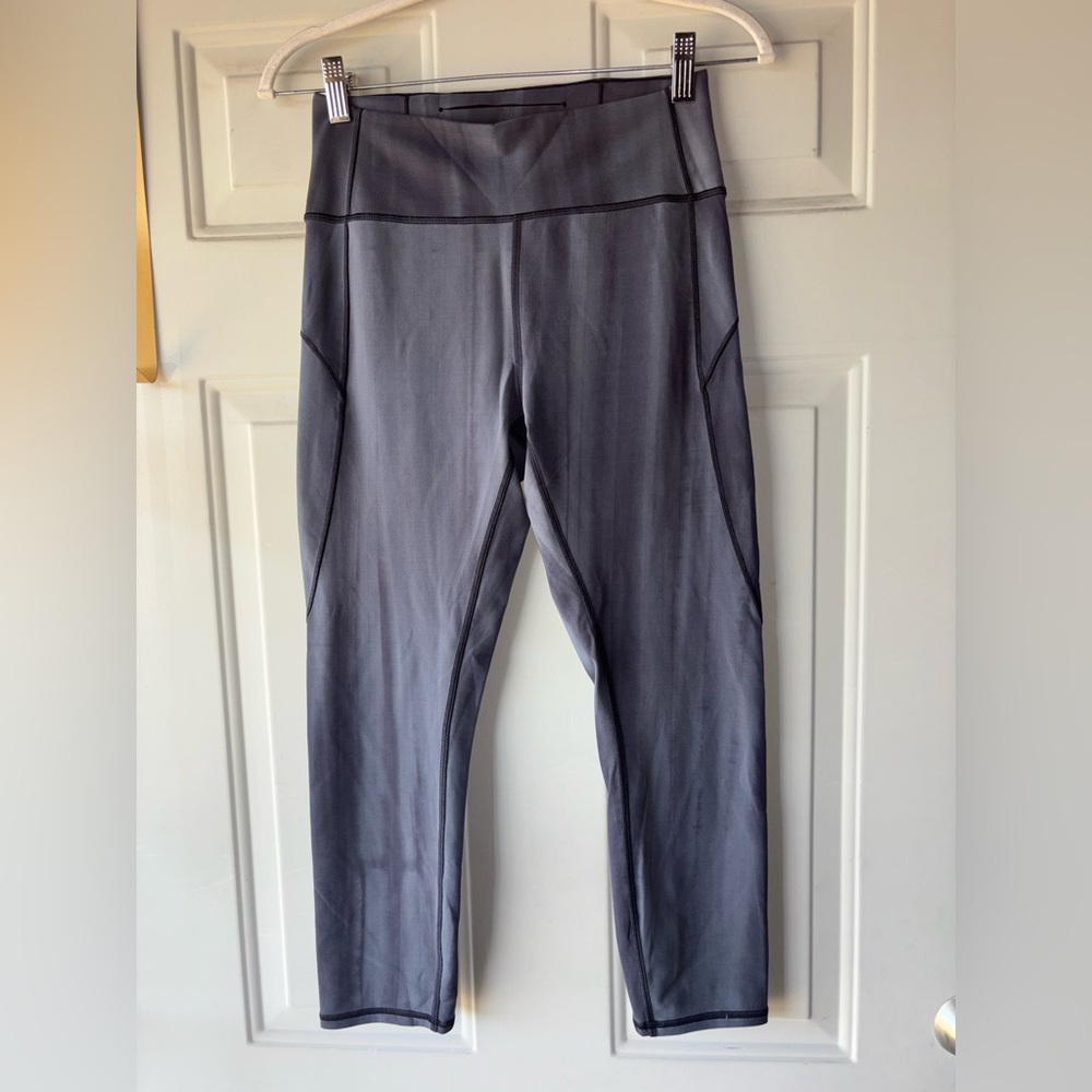 Lululemon blue-gray crop leggings size 8